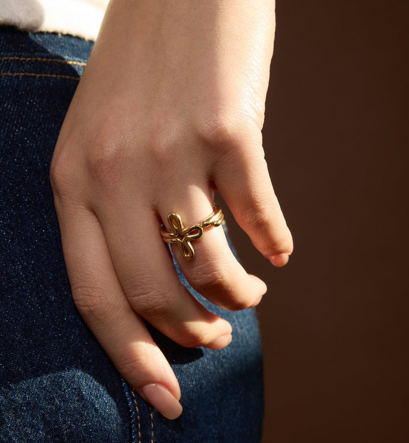Sideways Cross Ring in 18K Gold | Tear Drops