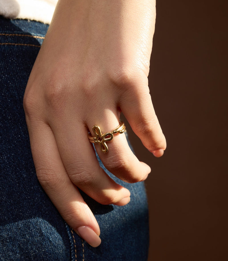 Sideways Cross Ring in 18K Gold | Tear Drops